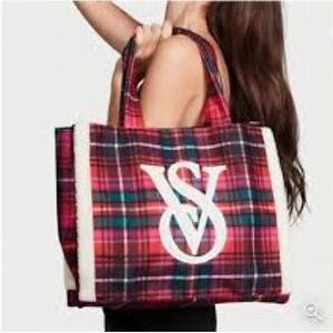 NWT Victoria’s Secret Plaid Flannel Style Faux Fur Tote Magnetic Button